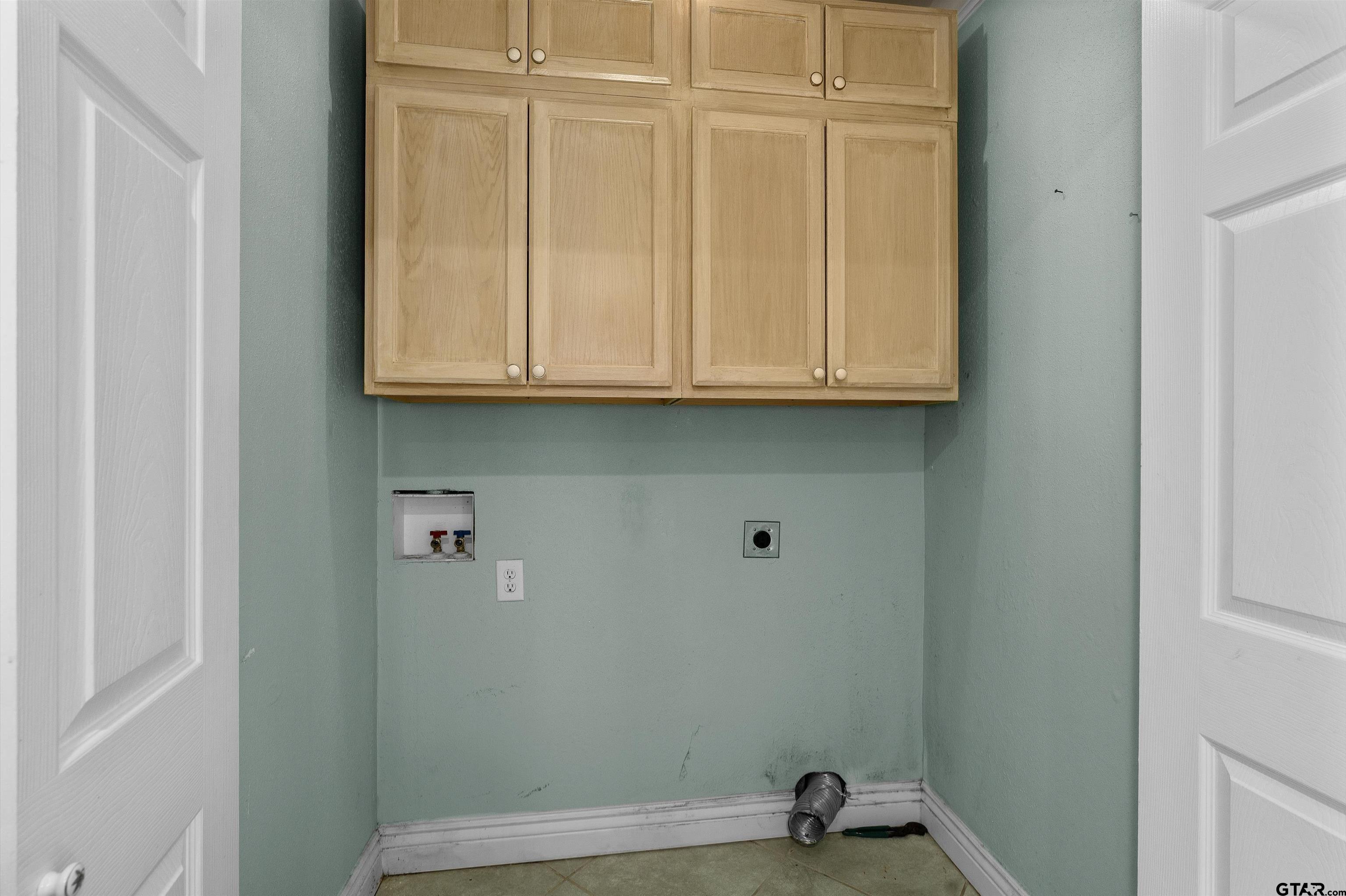 326 East Main Street Henderson, TX 75652 - Photo 27 of 35 a room with closet
