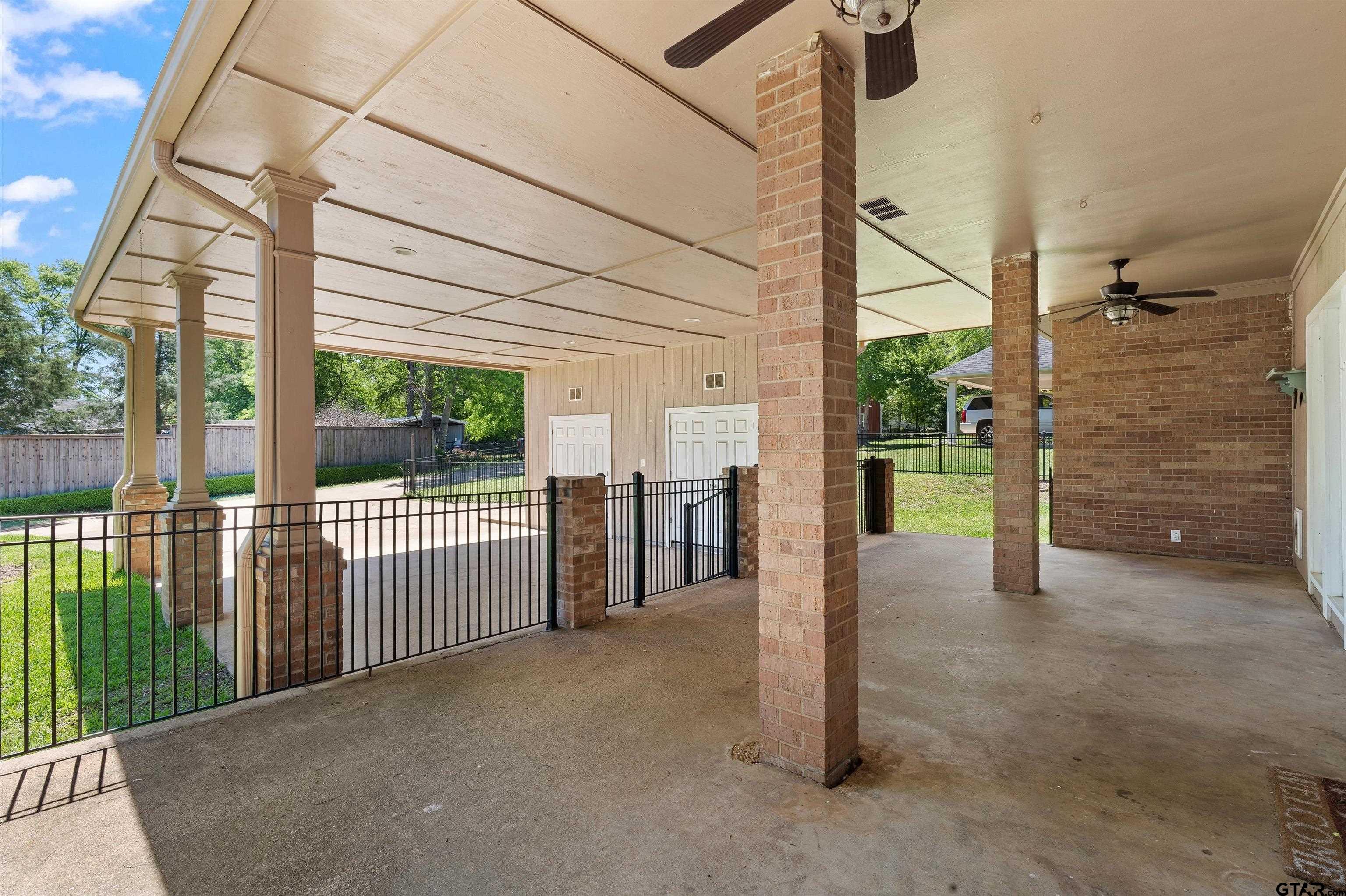 326 East Main Street Henderson, TX 75652 - Photo 28 of 35 a view of a porch