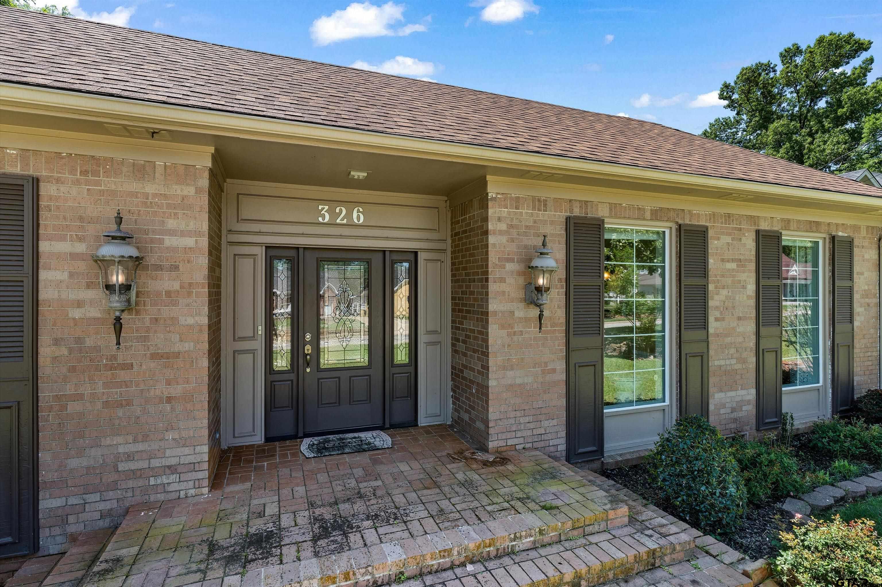 326 East Main Street Henderson, TX 75652 - Photo 5 of 35 a view of entrance front of the house