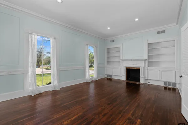 $349,000 | 326 East Main Street, Henderson, TX 75652
