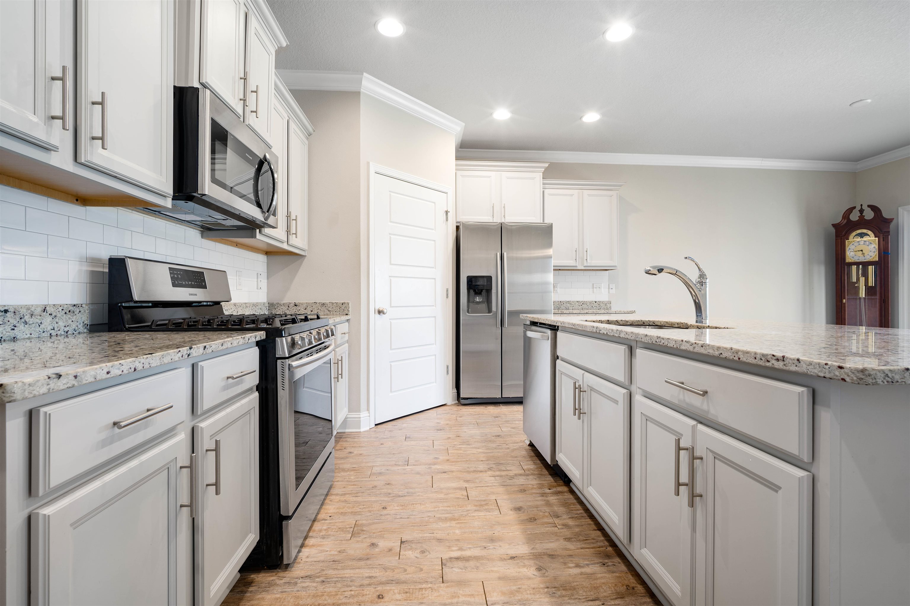 24479 Kipling Court Daphne, AL 36526 - Photo 6 of 41 Kitchen
