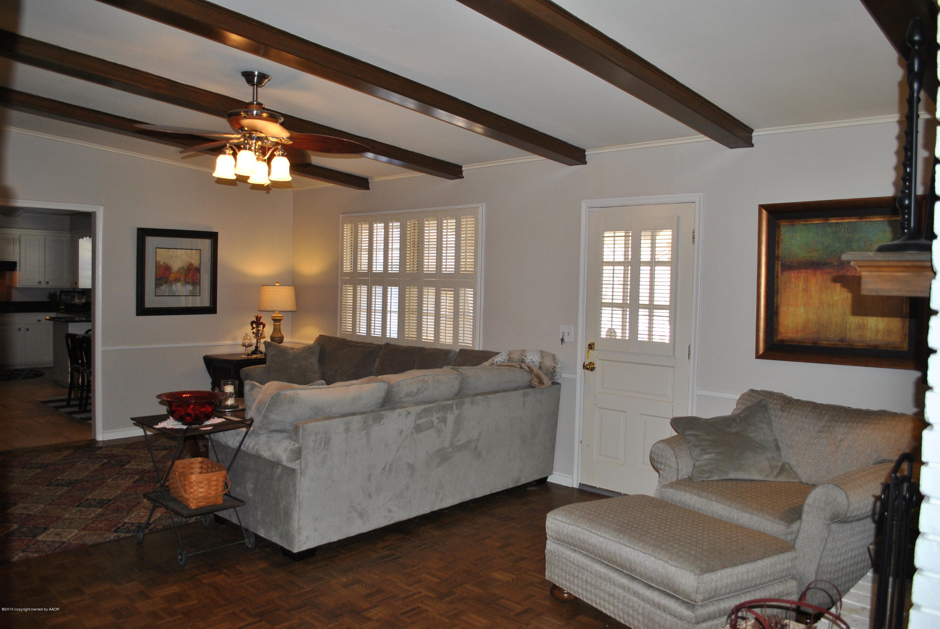 6604 Dreyfuss Road Amarillo, TX 79106 - Photo 13 of 31 a living room with furniture and a window