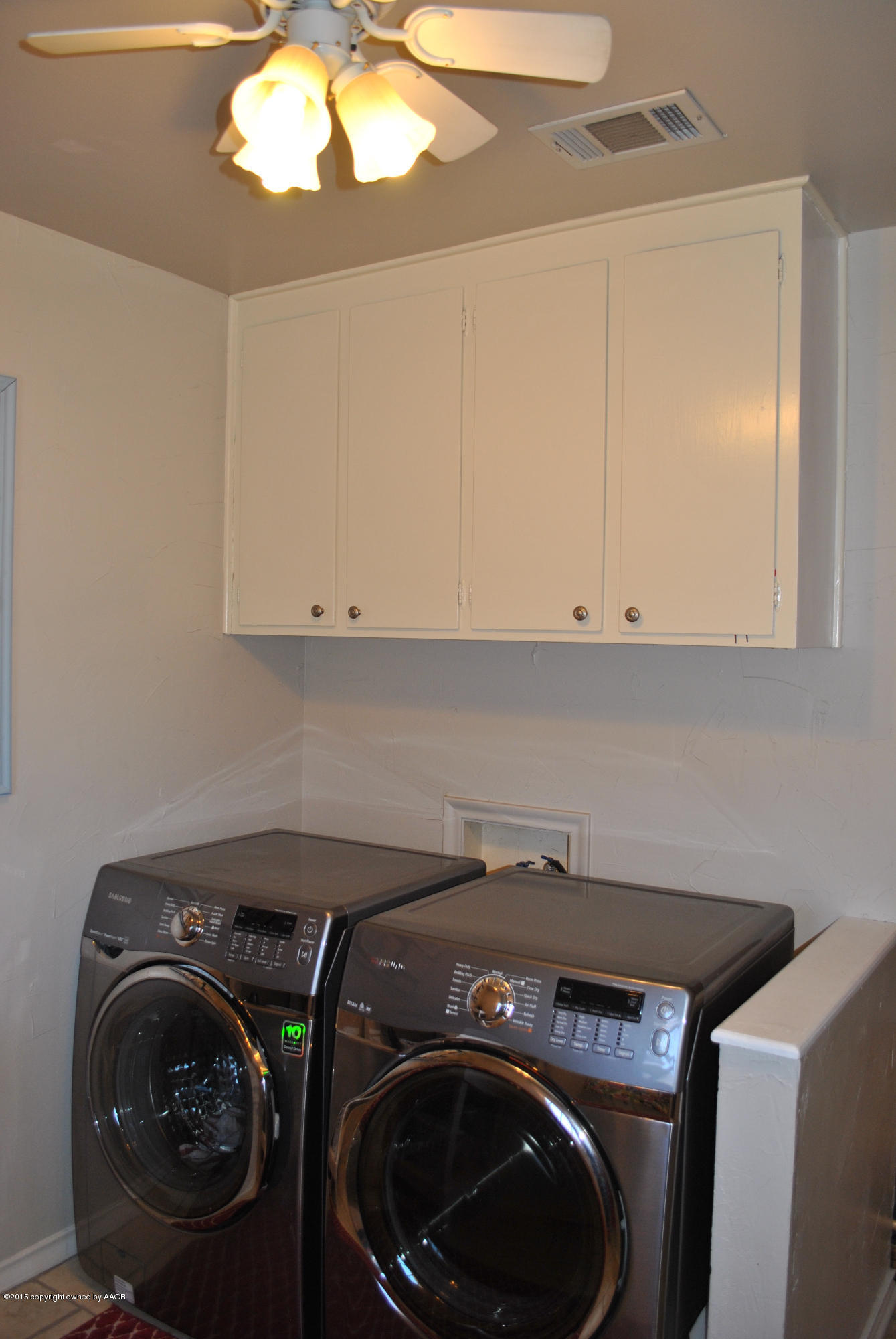 6604 Dreyfuss Road Amarillo, TX 79106 - Photo 3 of 31 a utility room with dryer and washer