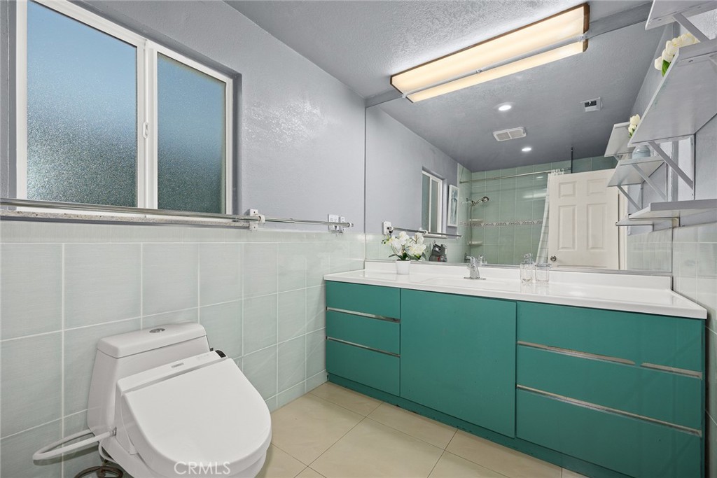 5620 Halifax Road Arcadia, CA 91007 - Photo 14 of 21 a bathroom with a toilet sink and mirror