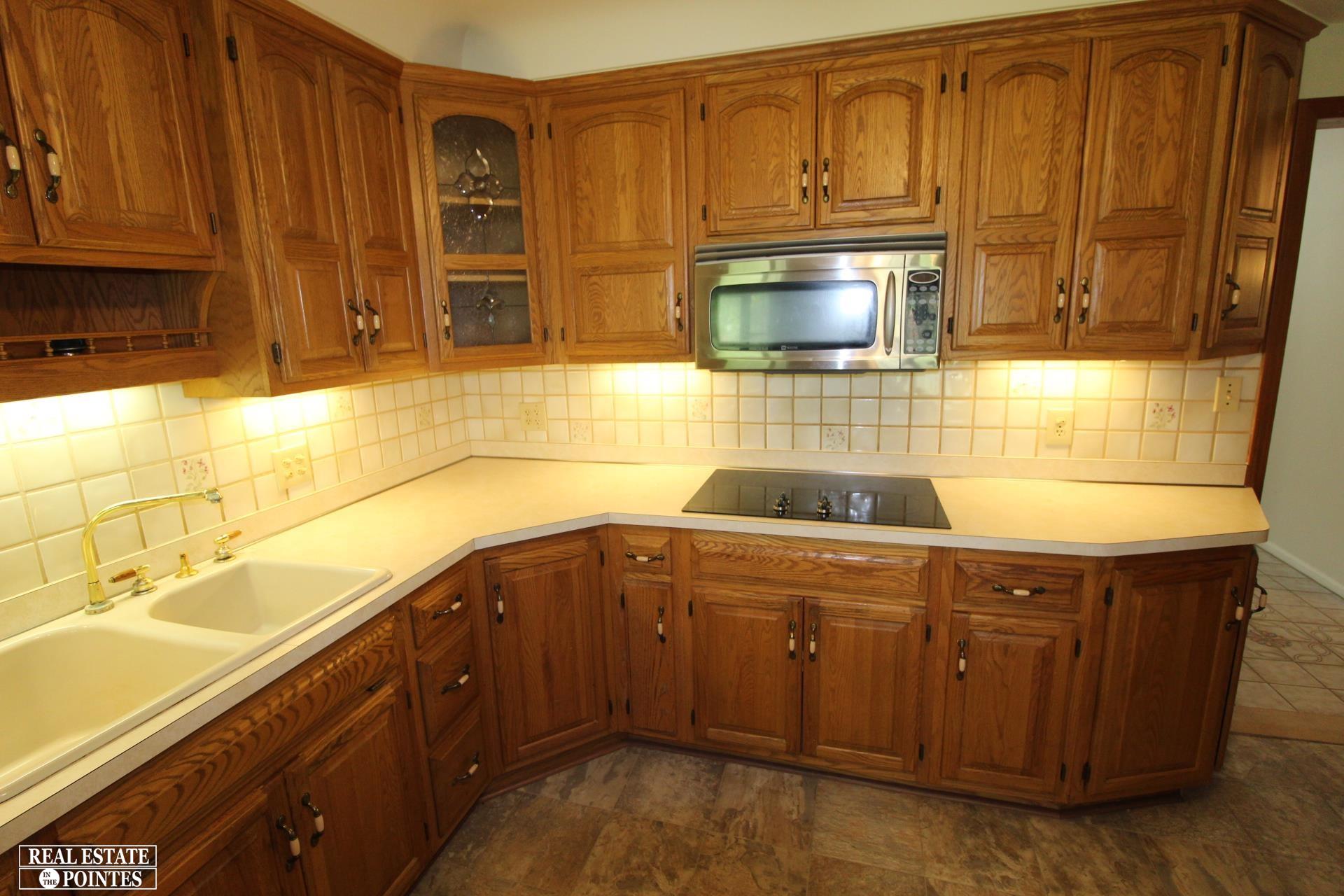 1320 Devonshire Road Grosse Pointe Park, MI 48230 - Photo 12 of 57