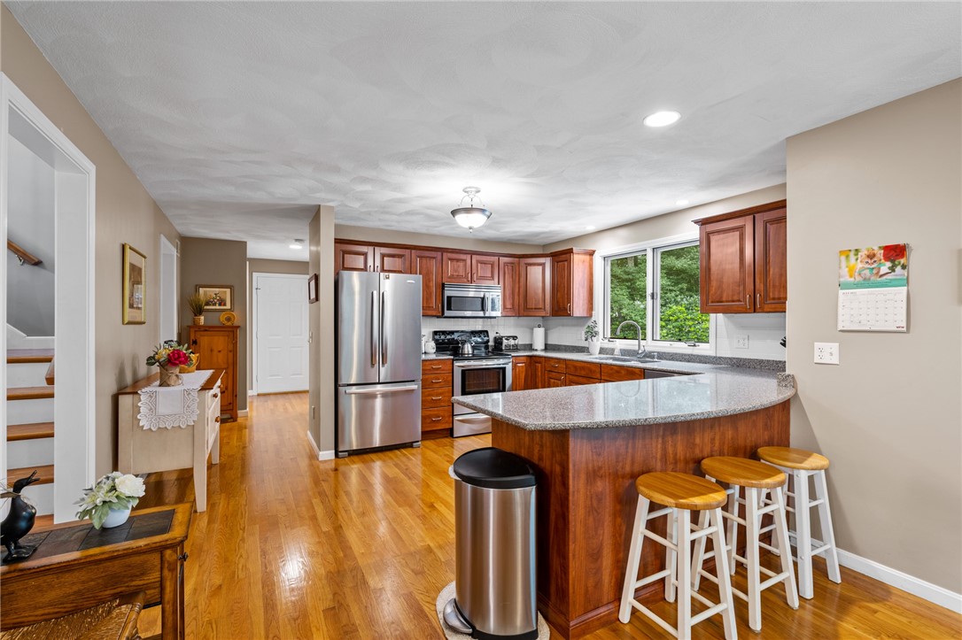 96 Wickham Road North Kingstown, RI 02852 - Photo 8 of 48 Gallery Image 8