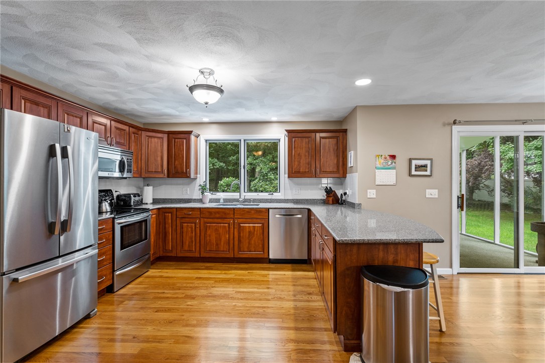 96 Wickham Road North Kingstown, RI 02852 - Photo 9 of 48 Gallery Image 9