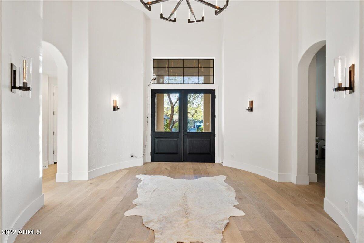 9995 East Ridgerunner Place Scottsdale, AZ 85255 - Photo 2 of 51 Bright and Inviting Entry