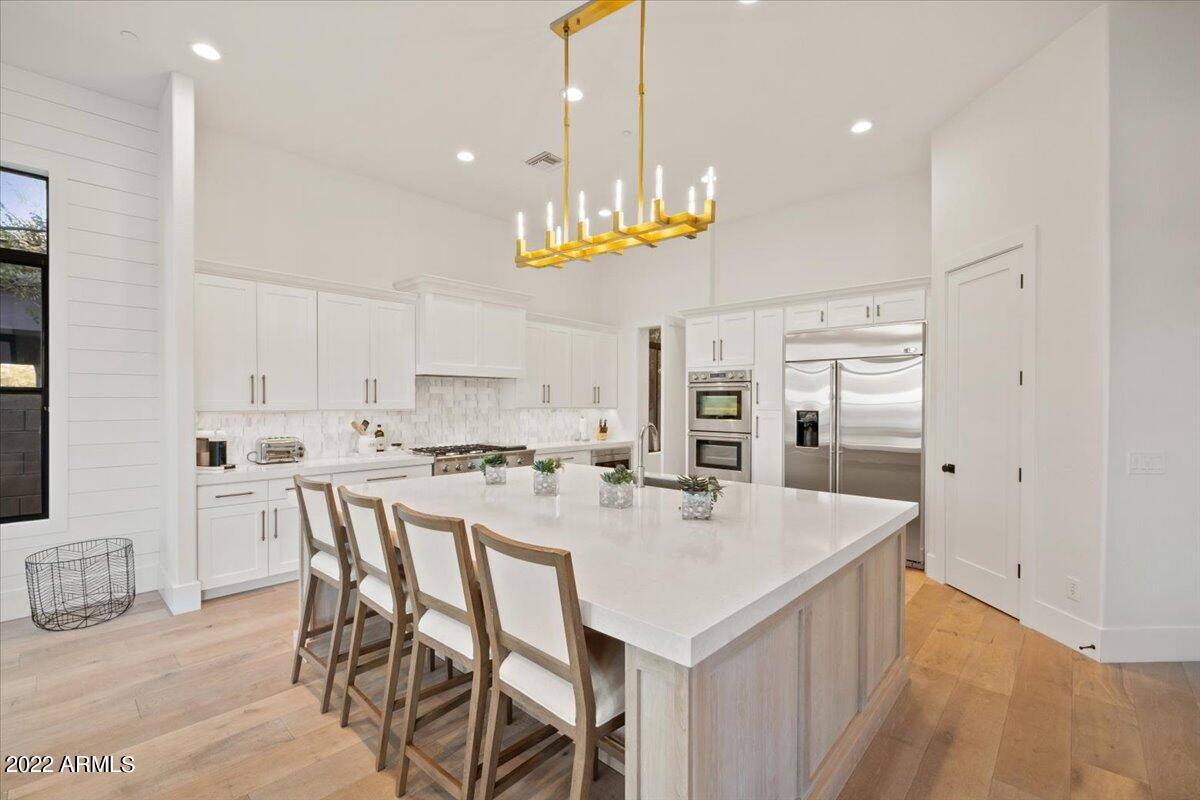 9995 East Ridgerunner Place Scottsdale, AZ 85255 - Photo 4 of 51 Expansive Kitchen Island