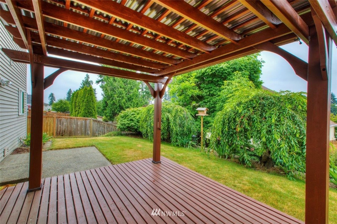 24425 101st Place Southeast Kent, WA 98030 - Photo 26 of 28 a view of backyard with green space