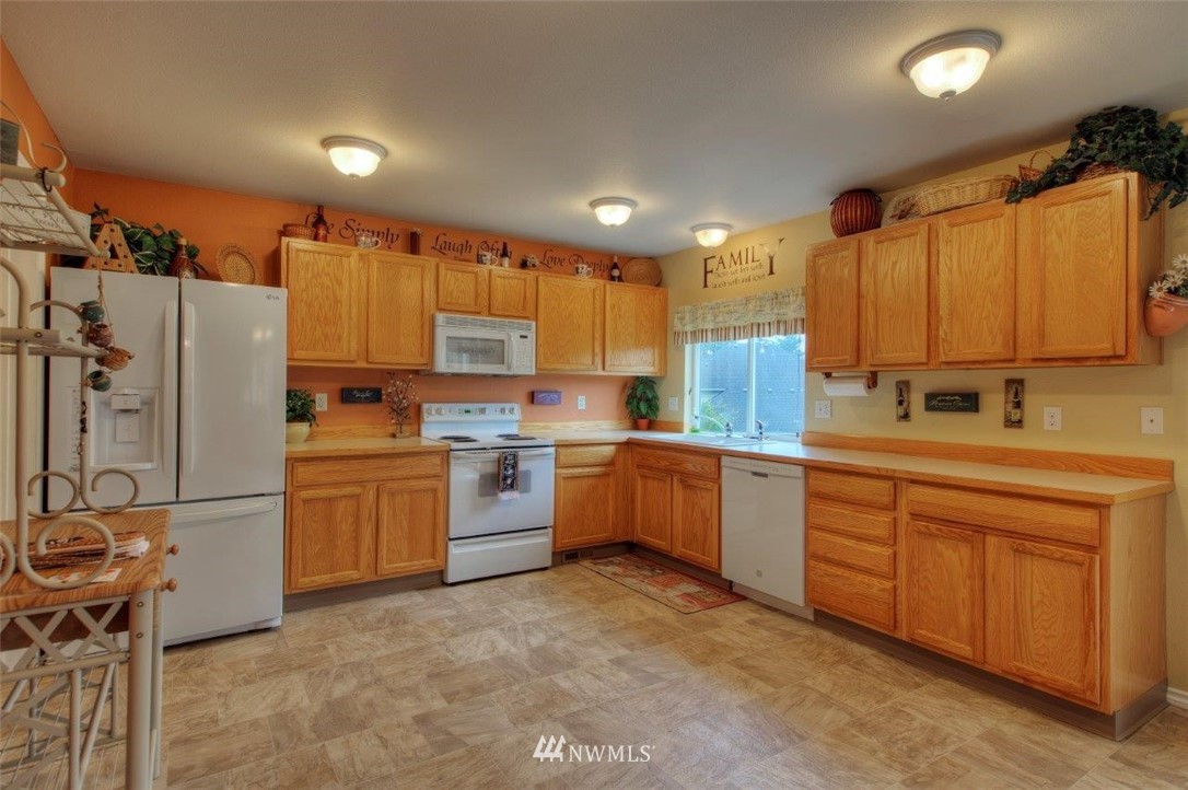 24425 101st Place Southeast Kent, WA 98030 - Photo 10 of 28