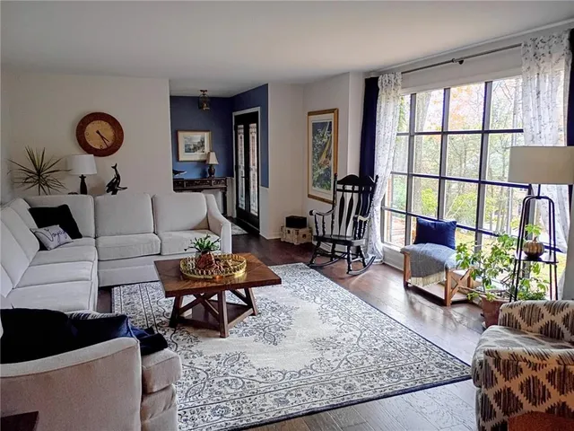 $469,000 | 324 LakeWood Drive, Butler, PA 16001