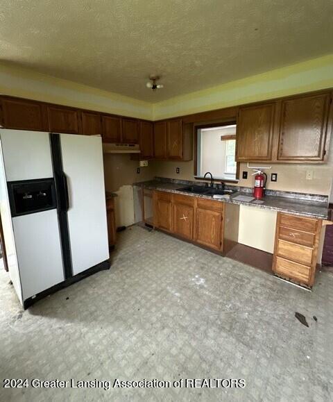 1801 Benton Road Charlotte, MI 48813 - Photo 4 of 11 benton kitchen 2
