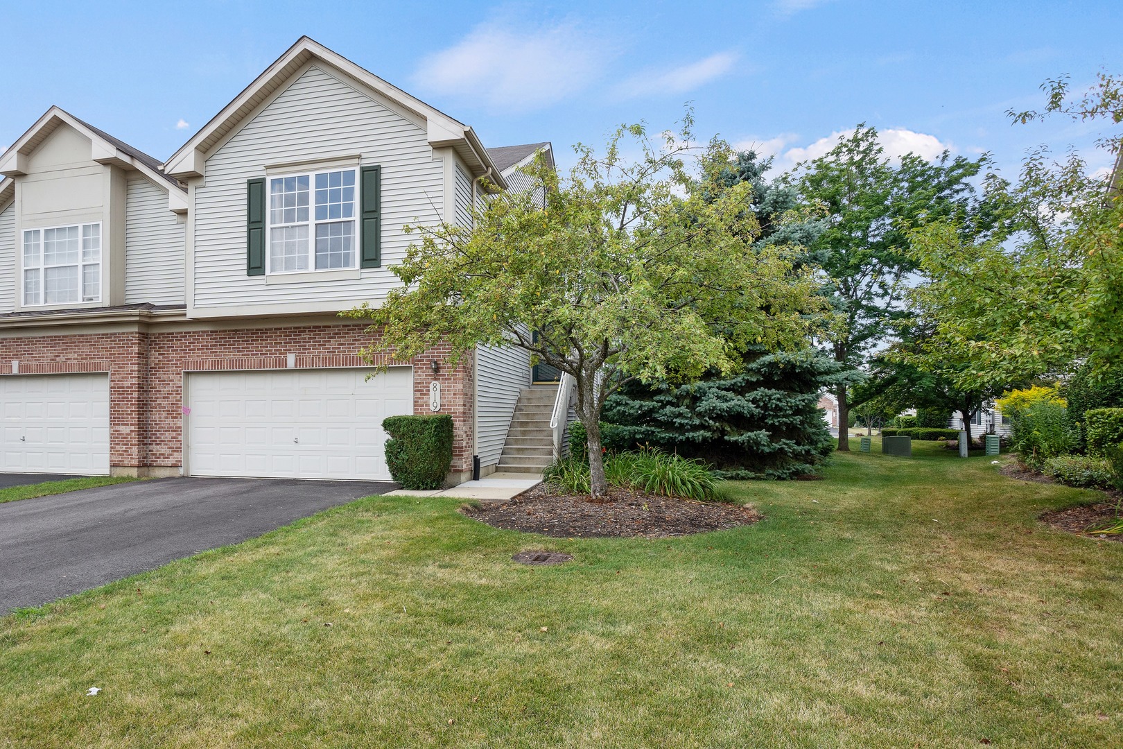 819 Crossing Way, Unit 819 St. Charles, IL 60174 - Photo 1 of 17