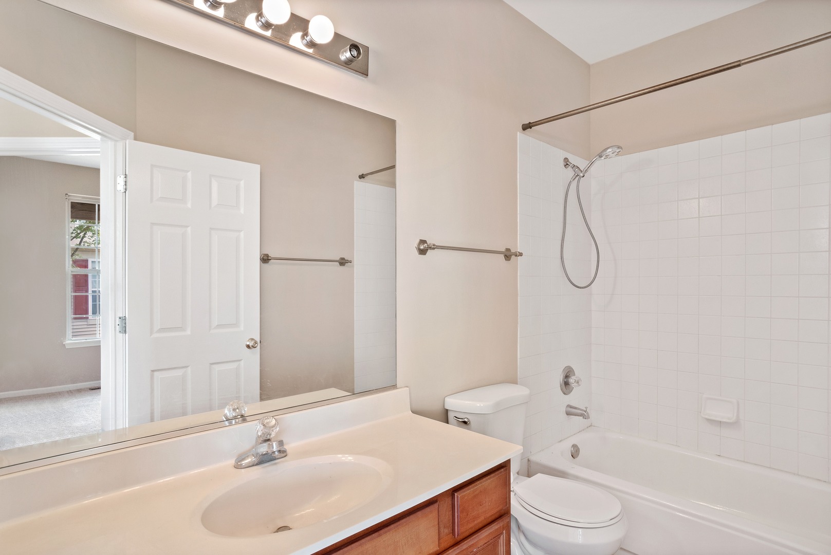 819 Crossing Way, Unit 819 St. Charles, IL 60174 - Photo 13 of 17