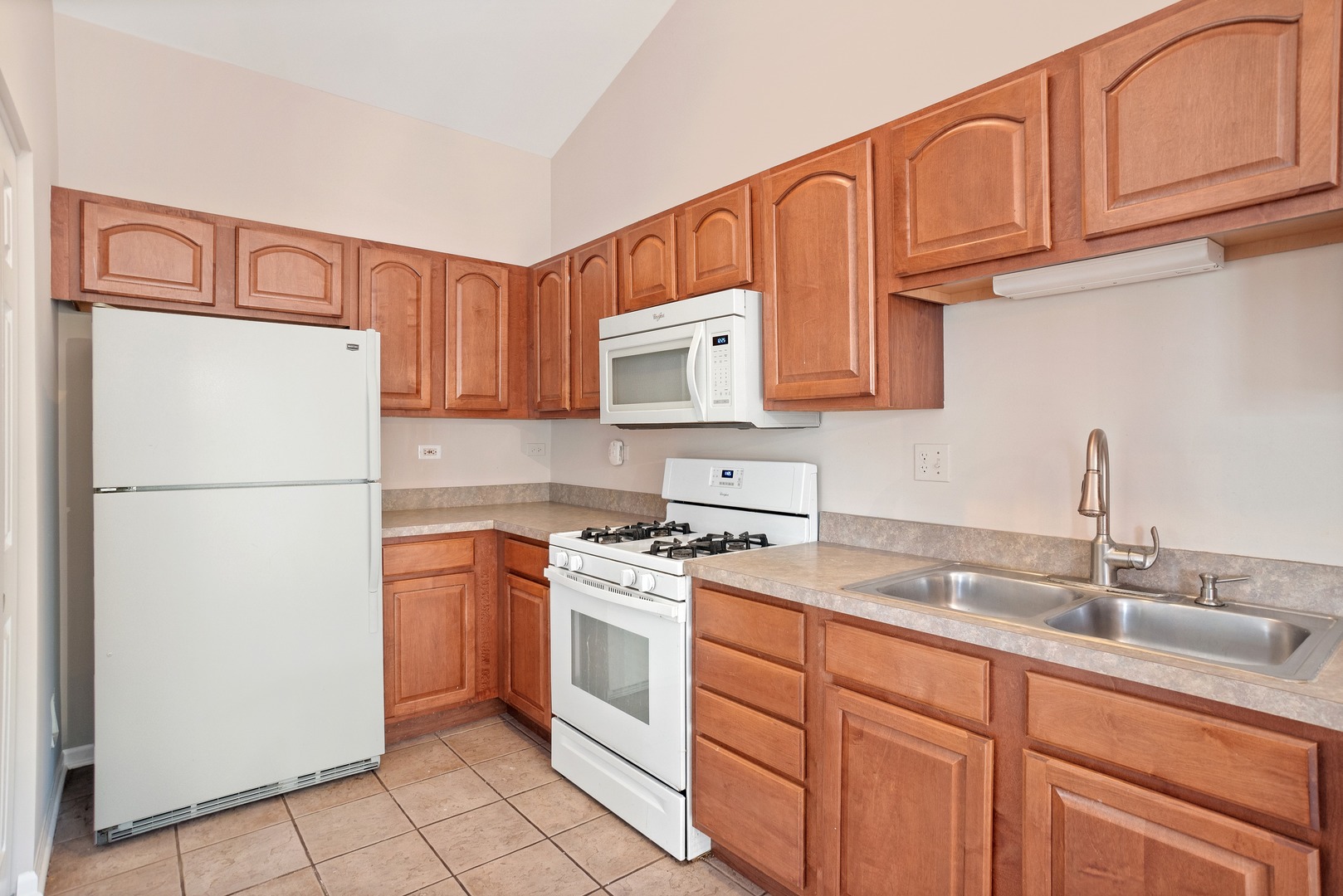 819 Crossing Way, Unit 819 St. Charles, IL 60174 - Photo 6 of 17