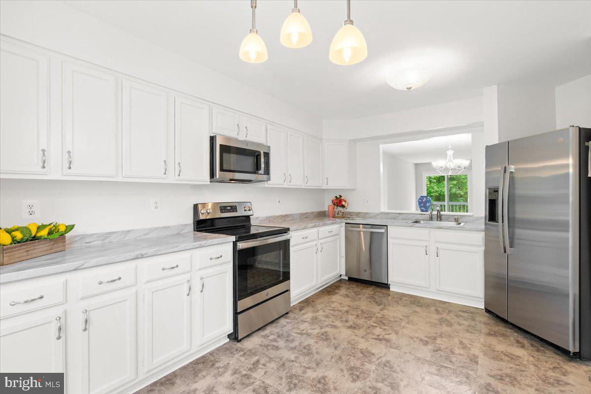 9671 Horsham Drive Laurel, MD 20723 - Photo 9 of 48 Kitchen with stainless still appliances.