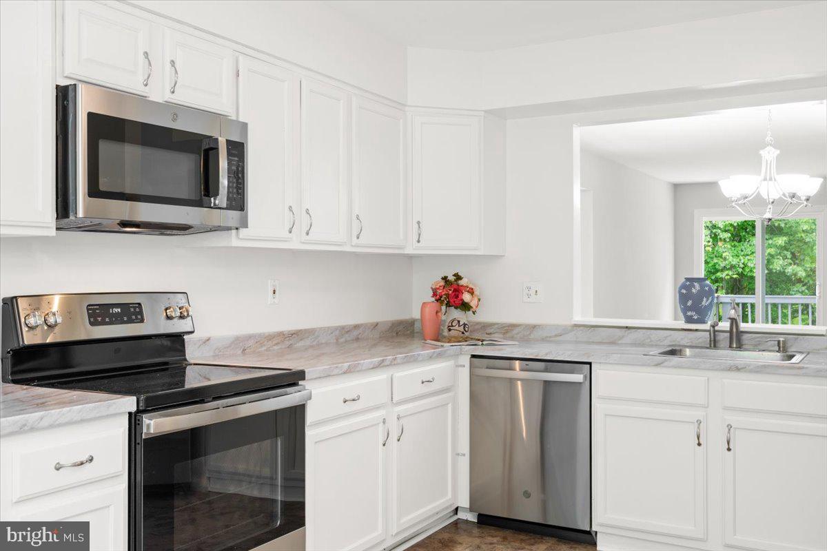 9671 Horsham Drive Laurel, MD 20723 - Photo 10 of 48 Kitchen with stainless still appliances.