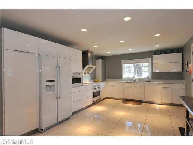 1069 South Hawthorne Road Winston-Salem, NC 27103 - Photo 4 of 13 Kitchen.
