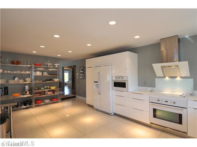 1069 South Hawthorne Road Winston-Salem, NC 27103 - Photo 5 of 13 Kitchen.