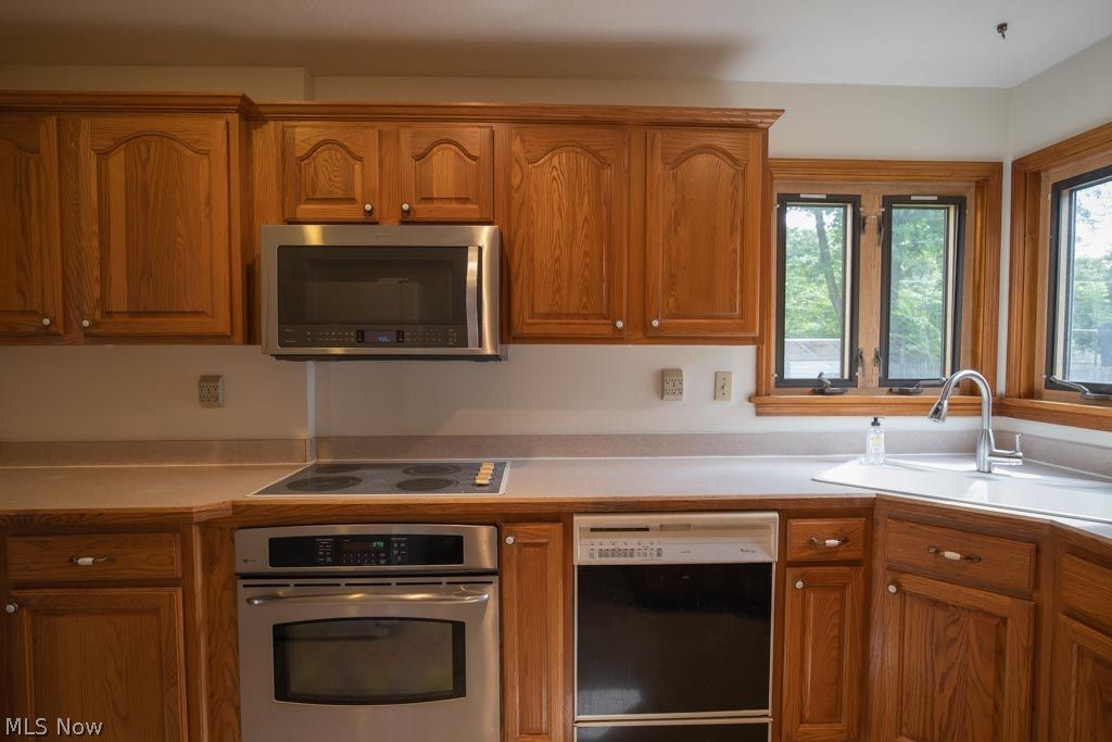 154 Berkley Road Elyria, OH 44035 - Photo 11 of 22 Gallery Image 11
