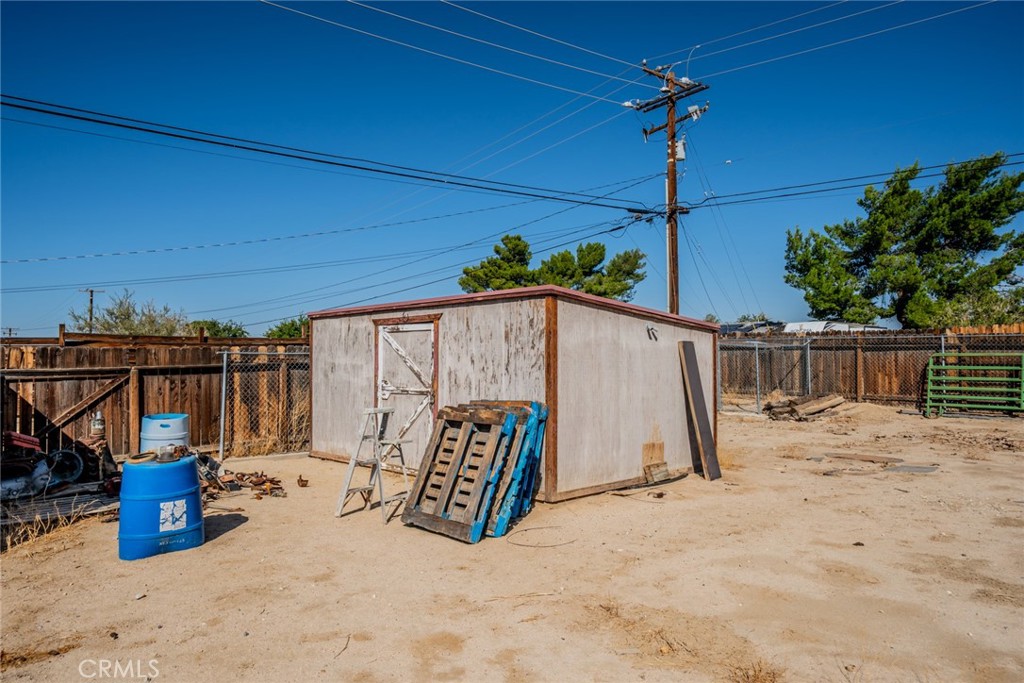 18080 Manitou Road Apple Valley, CA 92307 - Photo 35 of 43