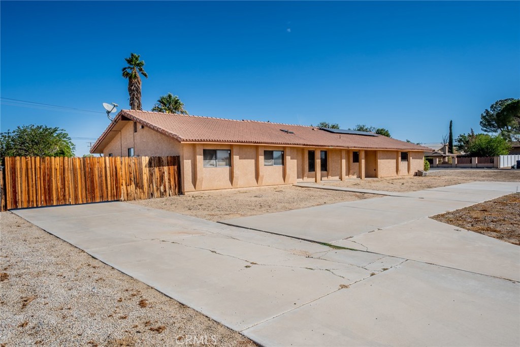 18080 Manitou Road Apple Valley, CA 92307 - Photo 8 of 43 a front view of a house with a garden