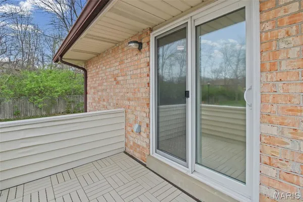 $149,900 | 10135 Sakura Drive, Unit G, St. Louis, MO 63128