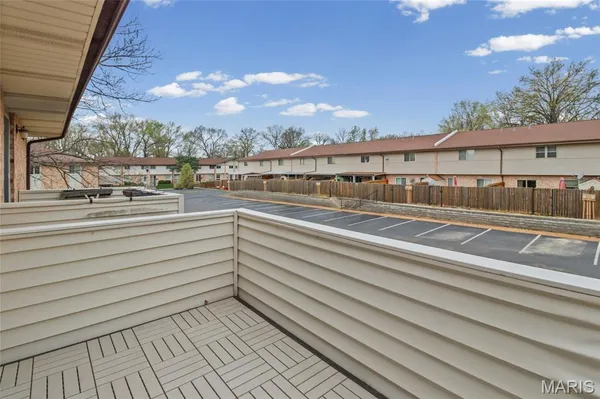 $149,900 | 10135 Sakura Drive, Unit G, St. Louis, MO 63128