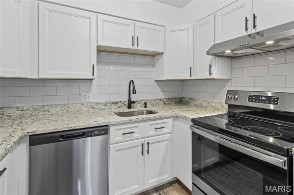 $149,900 | 10135 Sakura Drive, Unit G, St. Louis, MO 63128