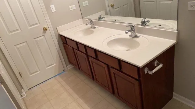 $2,050 | 86 Amberly Drive, Round Lake, IL 60073