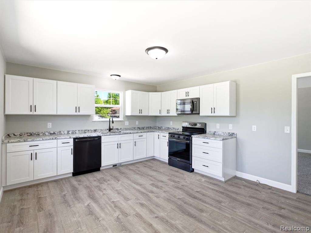 2971 Beach Road Port Huron, MI 48060 - Photo 9 of 29