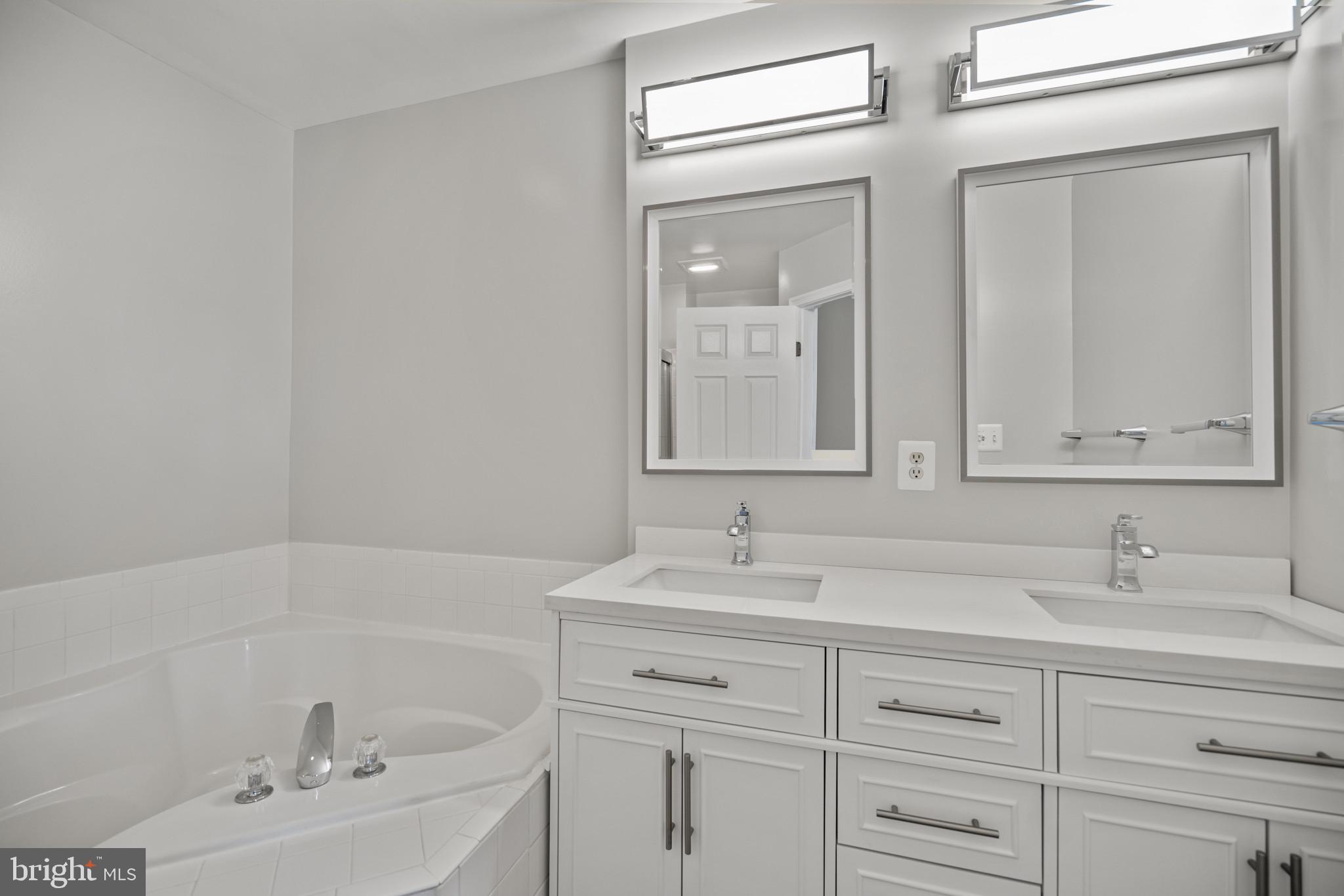 6397 St Timothys Lane Centreville, VA 20121 - Photo 13 of 36 Primary Bathroom