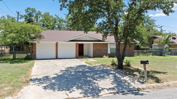 $295,000 | 2470 West Phelps Street, Stephenville, TX 76401