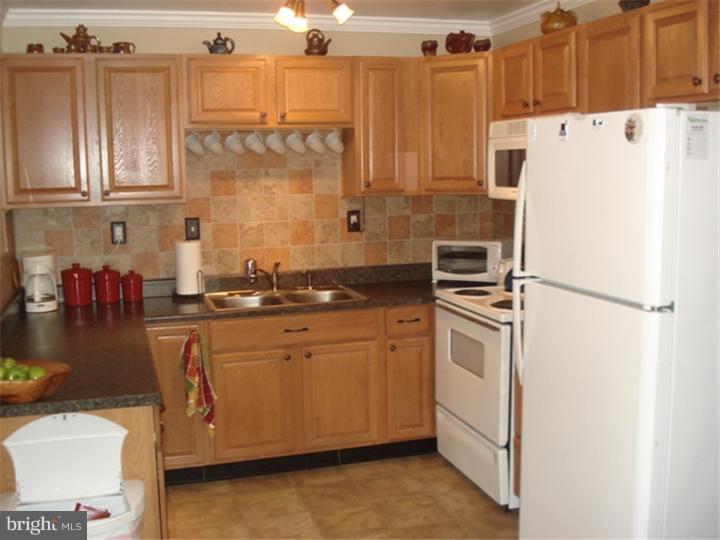 20 Mayflower Road Levittown, PA 19056 - Photo 4 of 23 Gallery Image 4