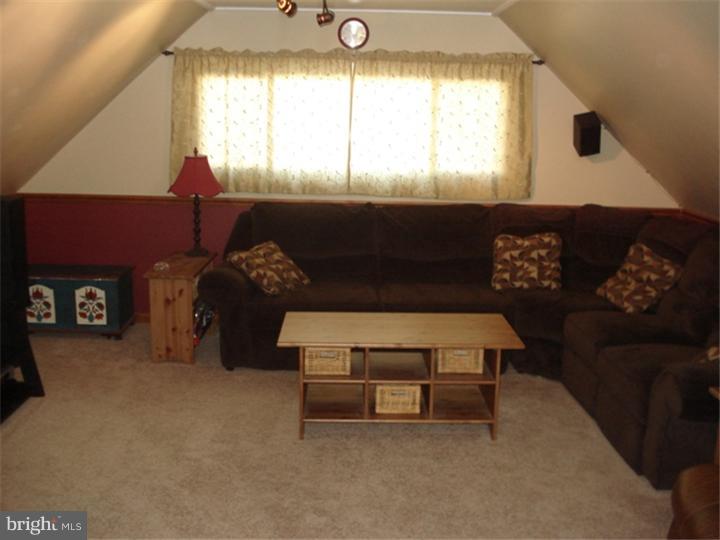 20 Mayflower Road Levittown, PA 19056 - Photo 6 of 23 Gallery Image 6
