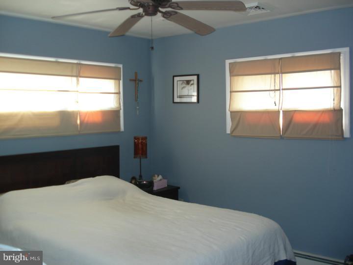 20 Mayflower Road Levittown, PA 19056 - Photo 8 of 23 Gallery Image 8