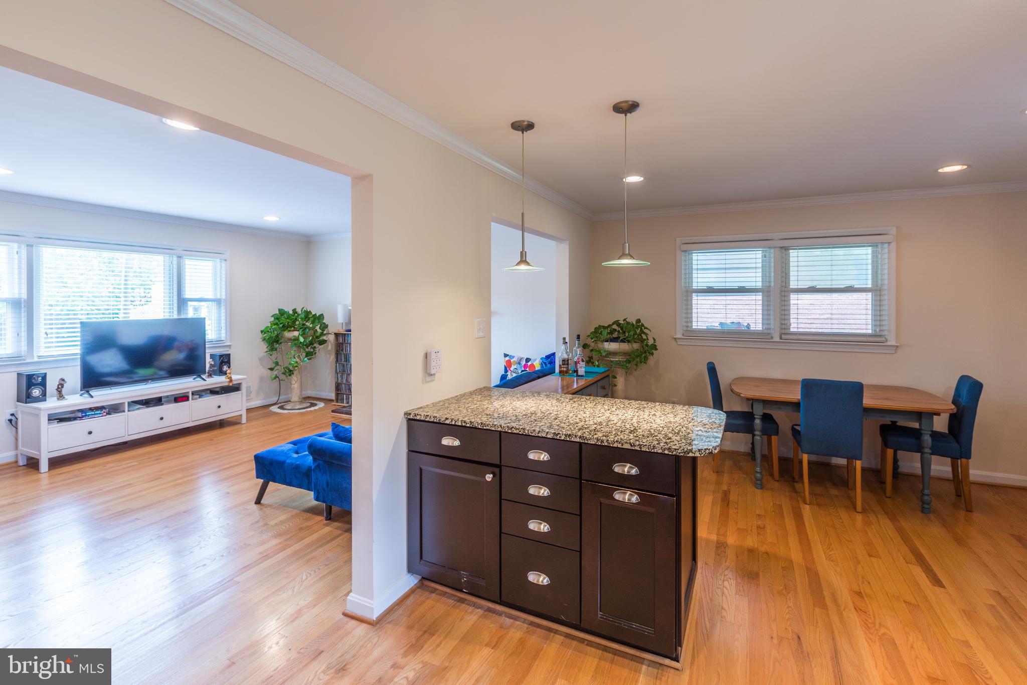 6112 22nd Road North Arlington, VA 22205 - Photo 5 of 31