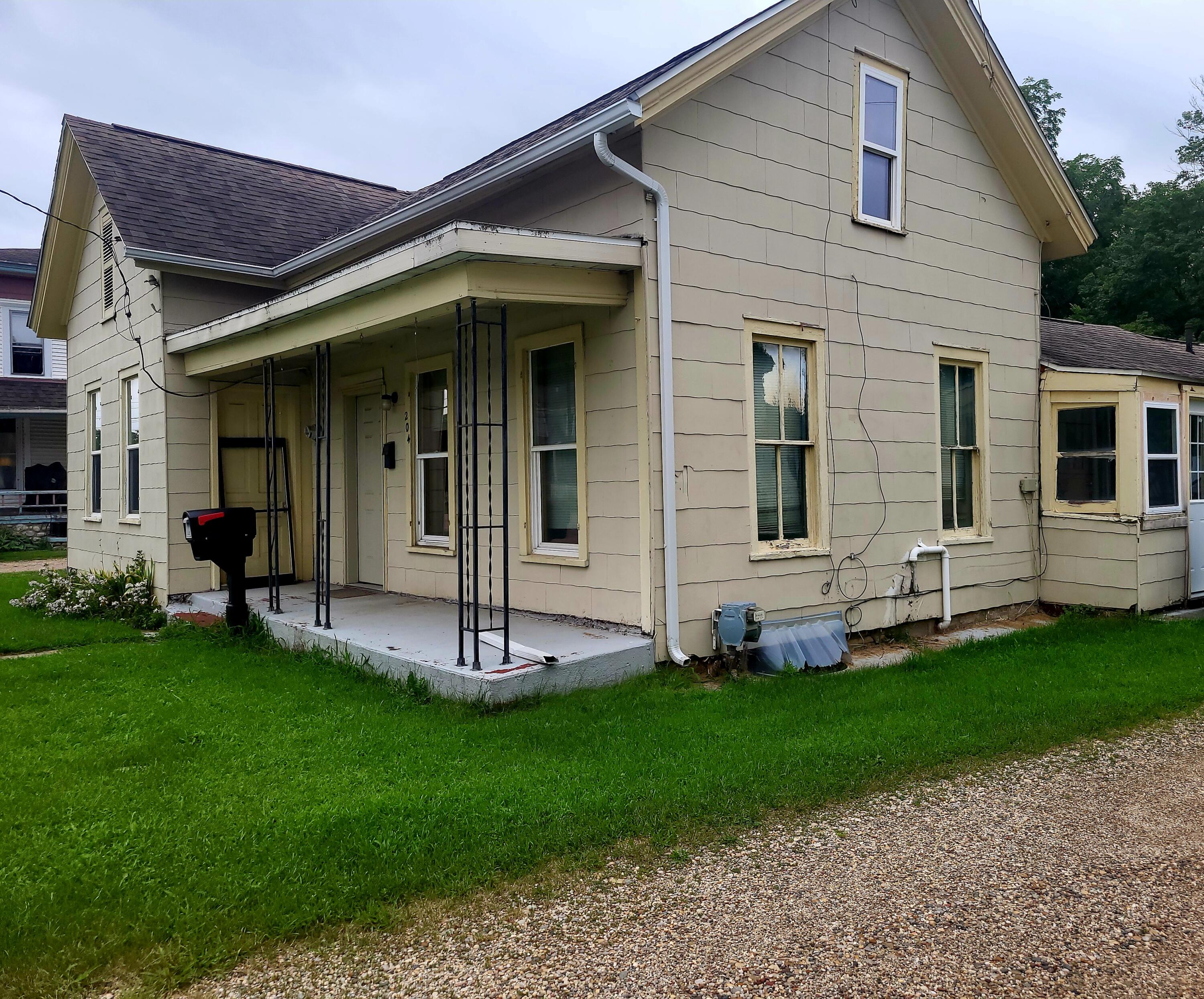 204 West Delaware Street Decatur, MI 49045 - Photo 2 of 13 Side