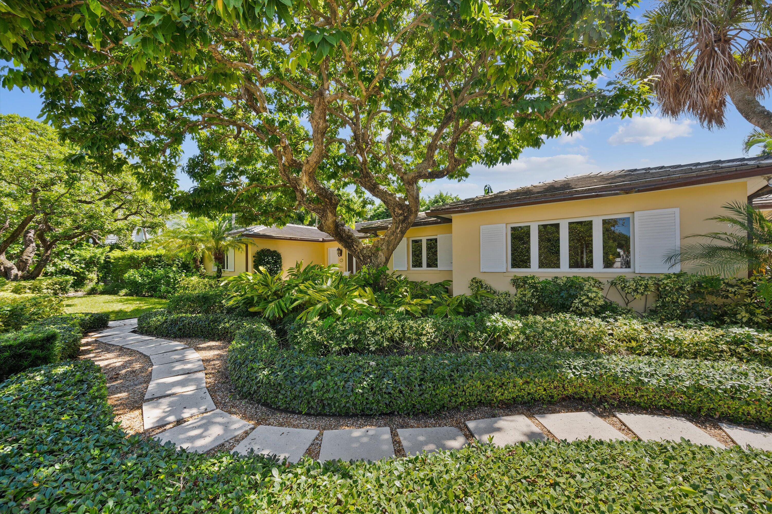 274 Monterey Road Palm Beach, FL 33480 - Photo 6 of 53 Crêpe Myrtle
