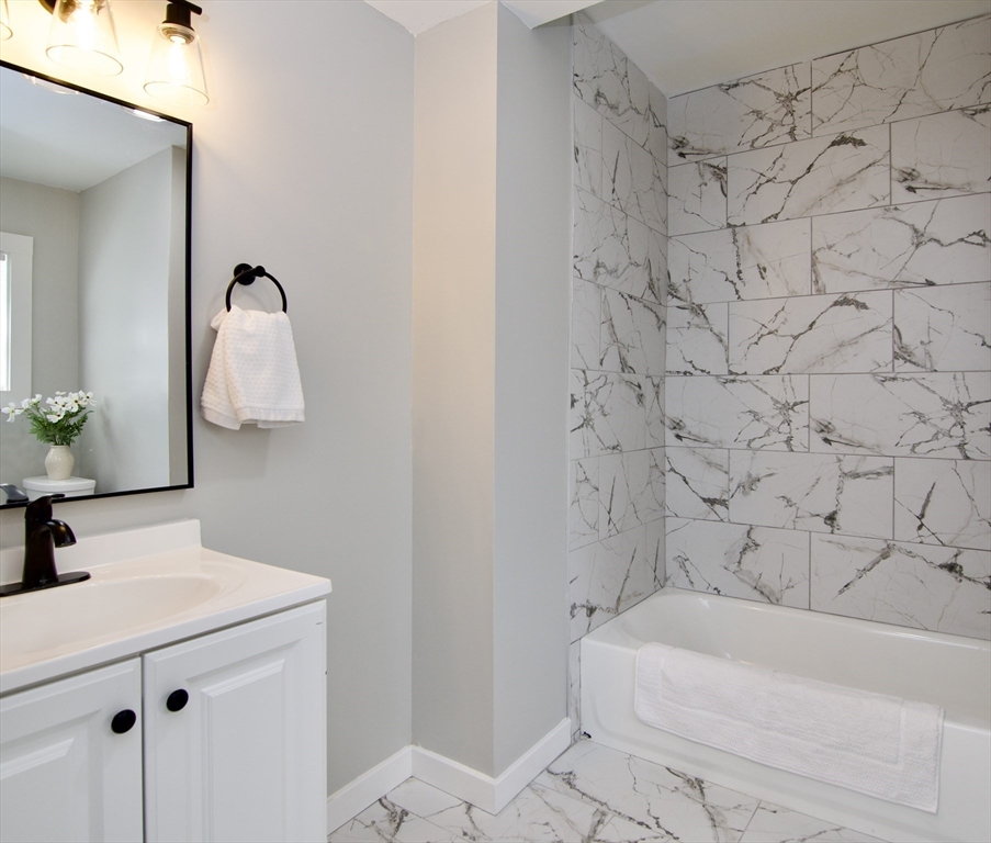 69 Manhattan Street Springfield, MA 01109 - Photo 21 of 36