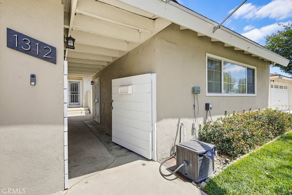 1312 North Devonshire Road Anaheim, CA 92801 - Photo 5 of 74