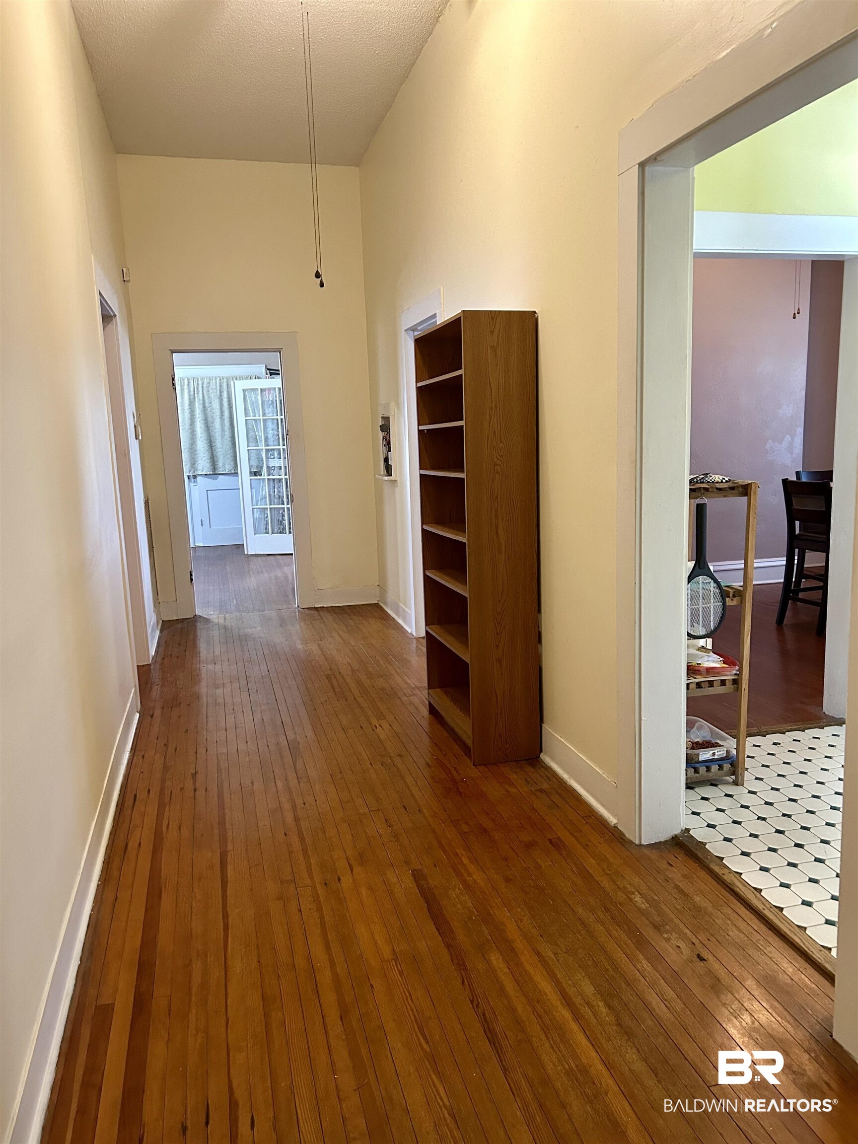405 North Wasson Avenue Mobile, AL 36612 - Photo 8 of 26 Corridor featuring hardwood floors, a textured ceiling, and a high ceiling