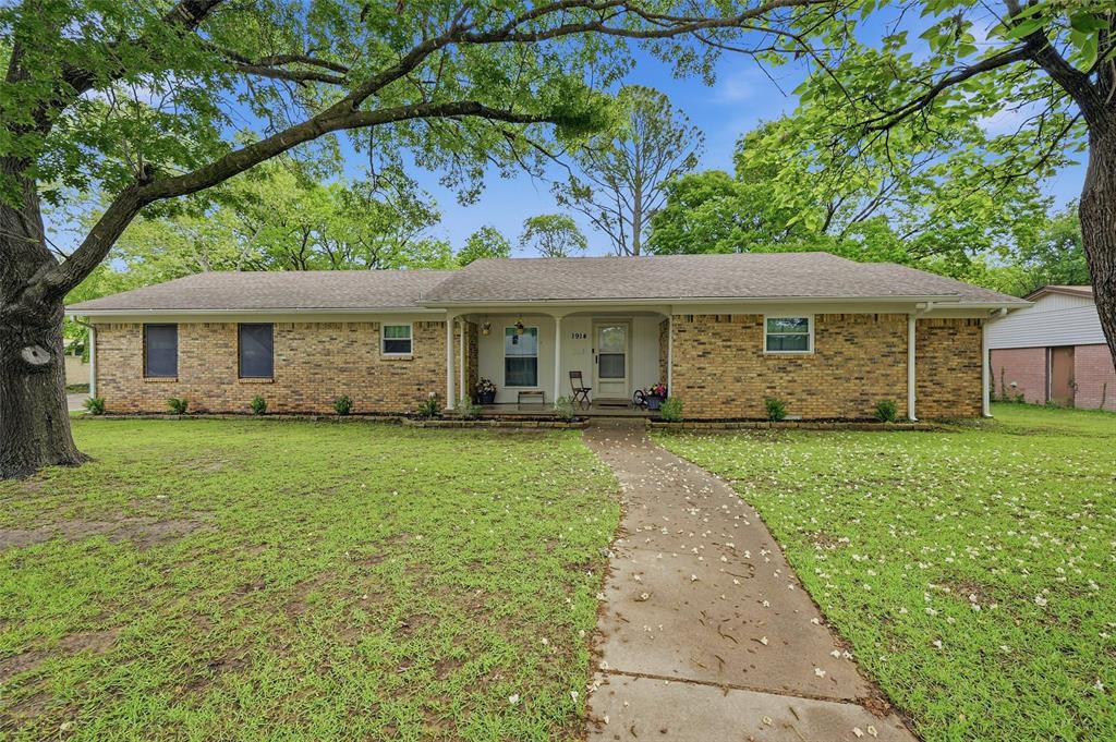 1914 Laurel Road Gainesville, TX 76240 - Photo 1 of 34 Welcome Home