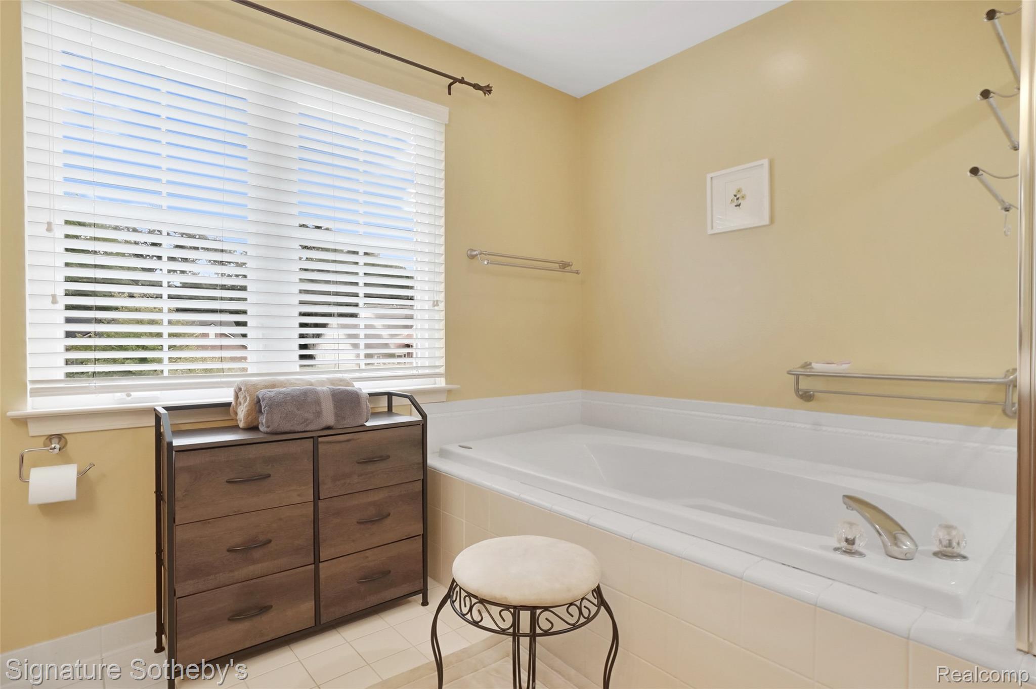 170 Fairhill Way Howell, MI 48843 - Photo 29 of 60 Jetted tub for that spa feel