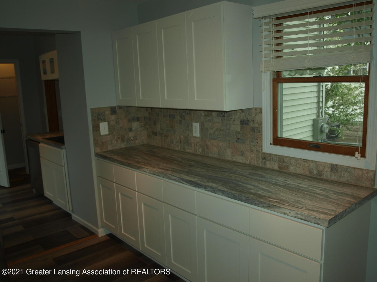 2320 Strathmore Road Lansing, MI 48910 - Photo 31 of 36 P5036212