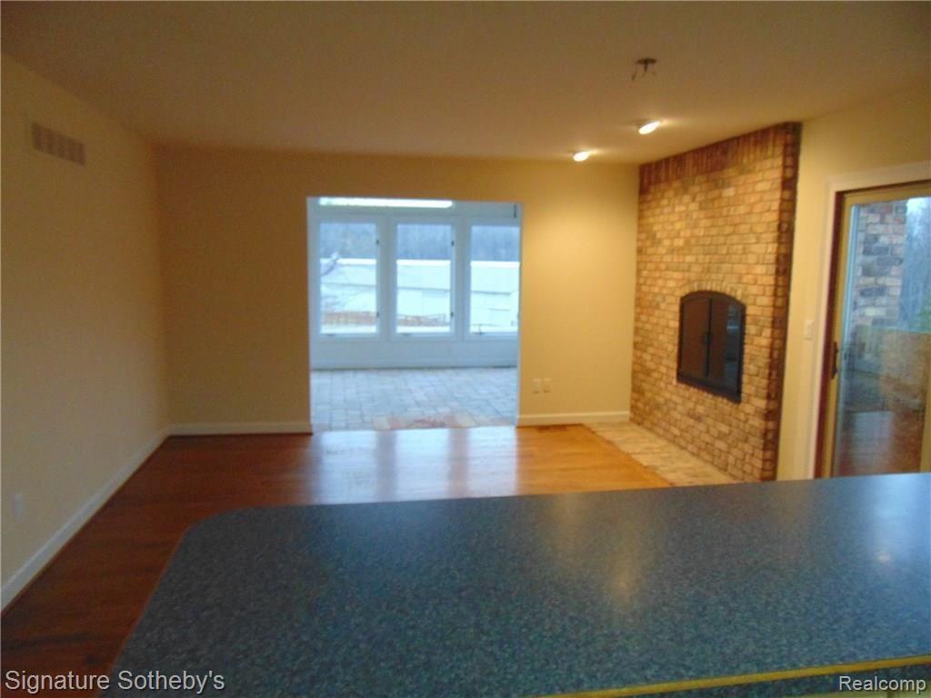 1529 East Brocker Road Metamora, MI 48455 - Photo 16 of 35 13 Family Room 1.JPG