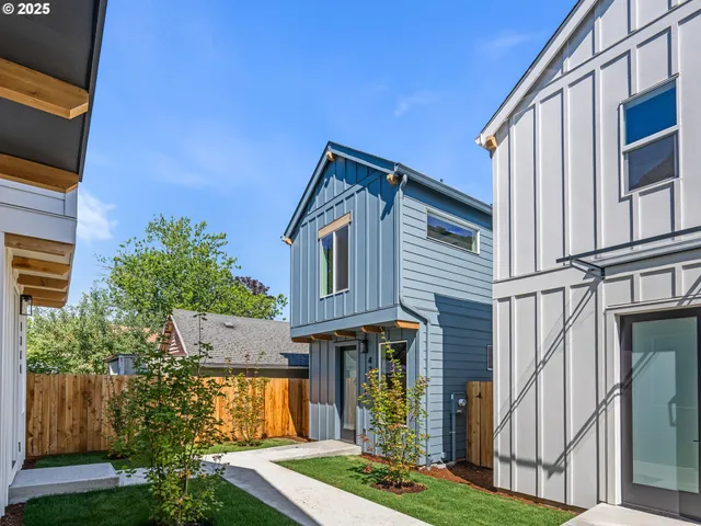 $319,900 | 4362 Northeast Going Street, Portland, OR 97218