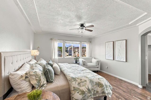 926 Ibis Way Draper, UT 84020 - Photo 14 of 41 Big windows with plenty of sunshine and white blinds.