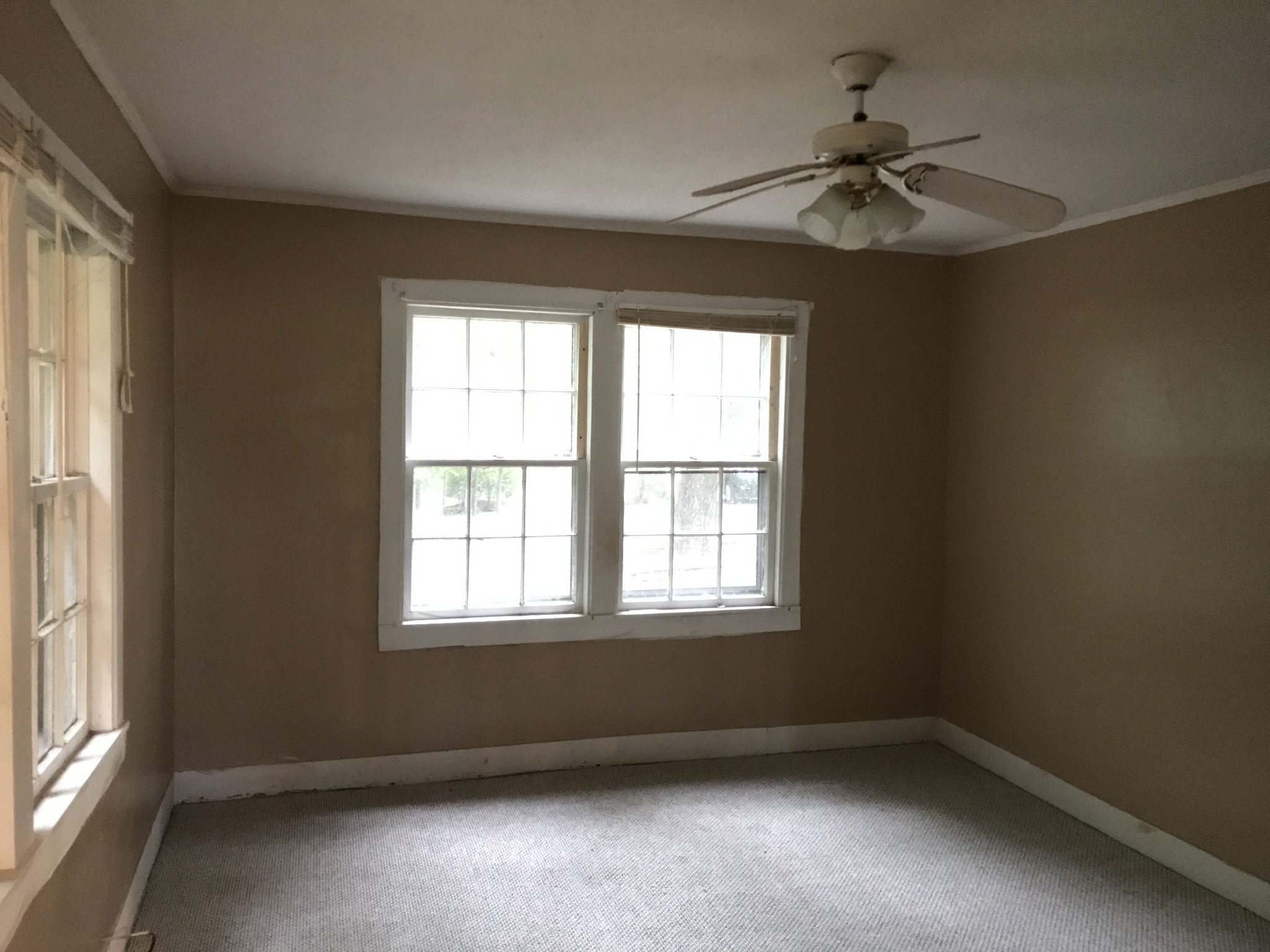 811 Gholson Road Clarksville, TN 37043 - Photo 16 of 25 an empty room with windows and fan